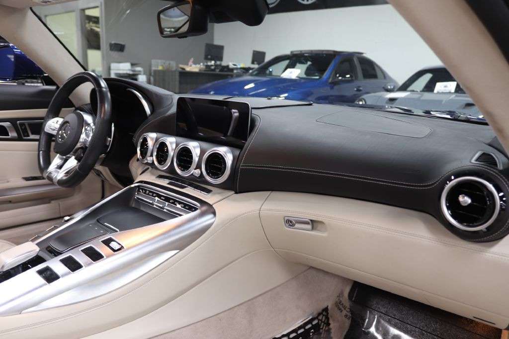 2020 Mercedes-Benz AMG GT Image 25