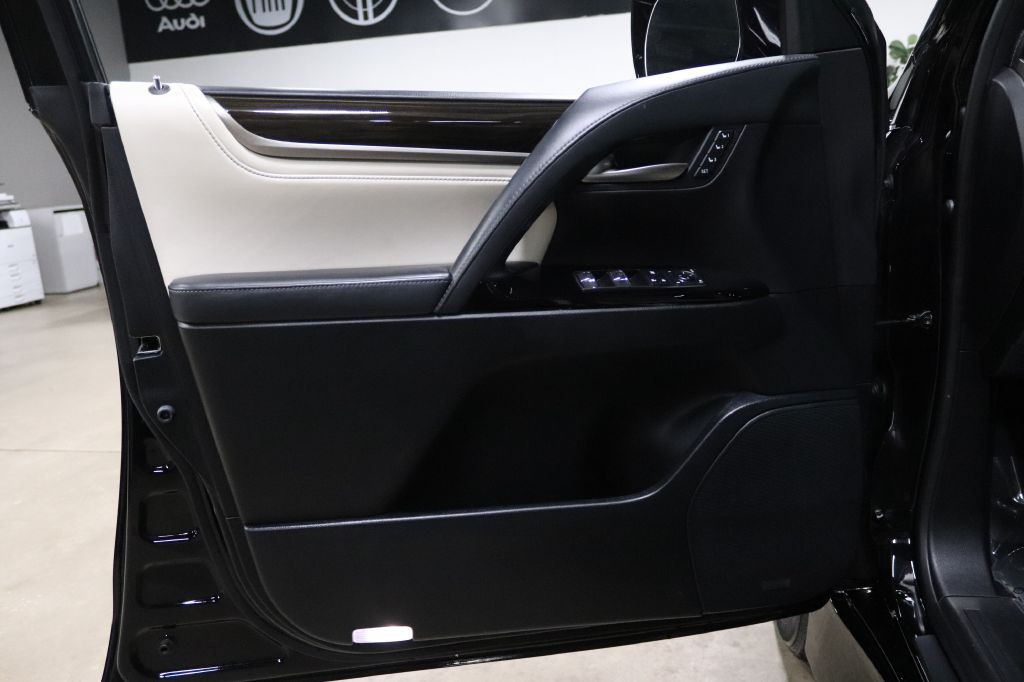 2019 Lexus LX Image 9