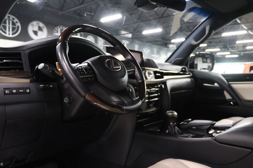 2019 Lexus LX Image 10