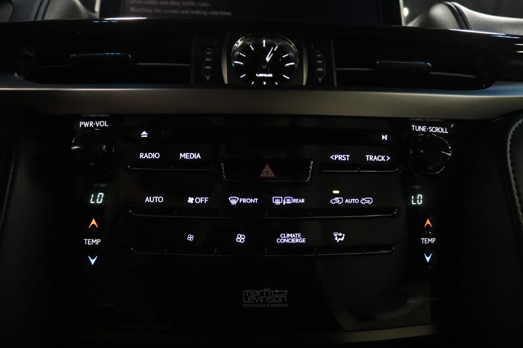 2019 Lexus LX Image 17