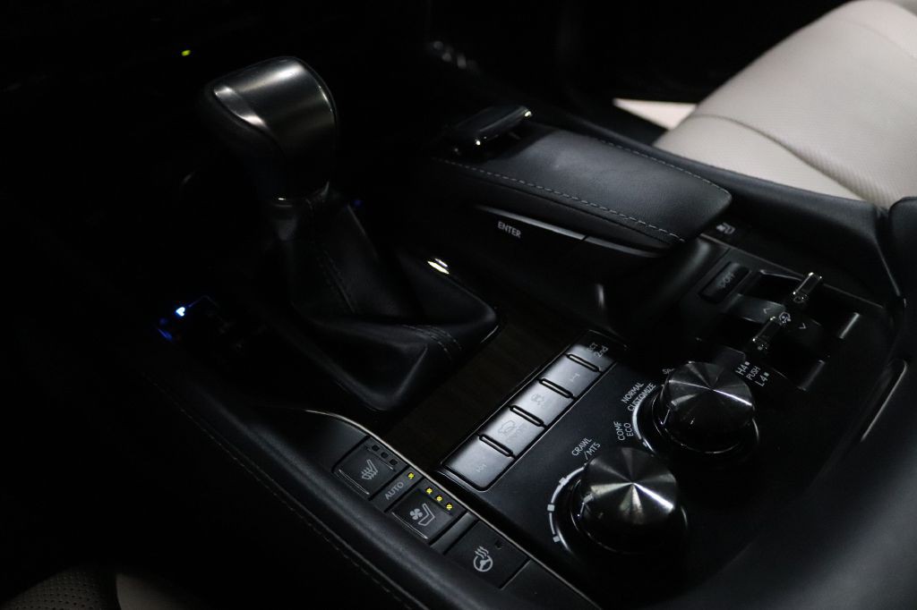2019 Lexus LX Image 18