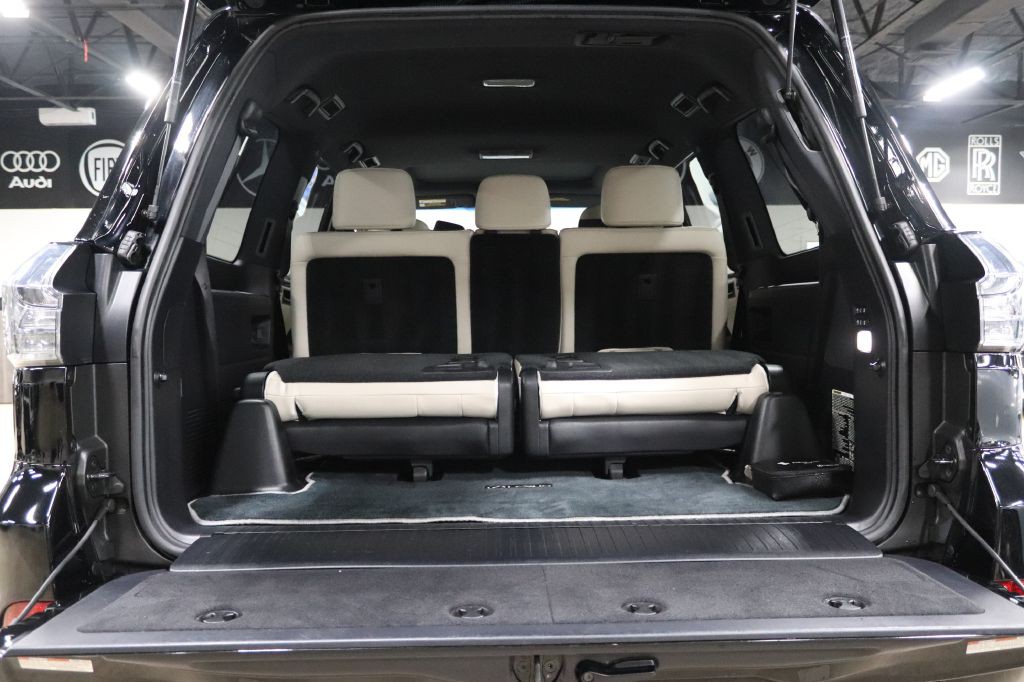 2019 Lexus LX Image 30
