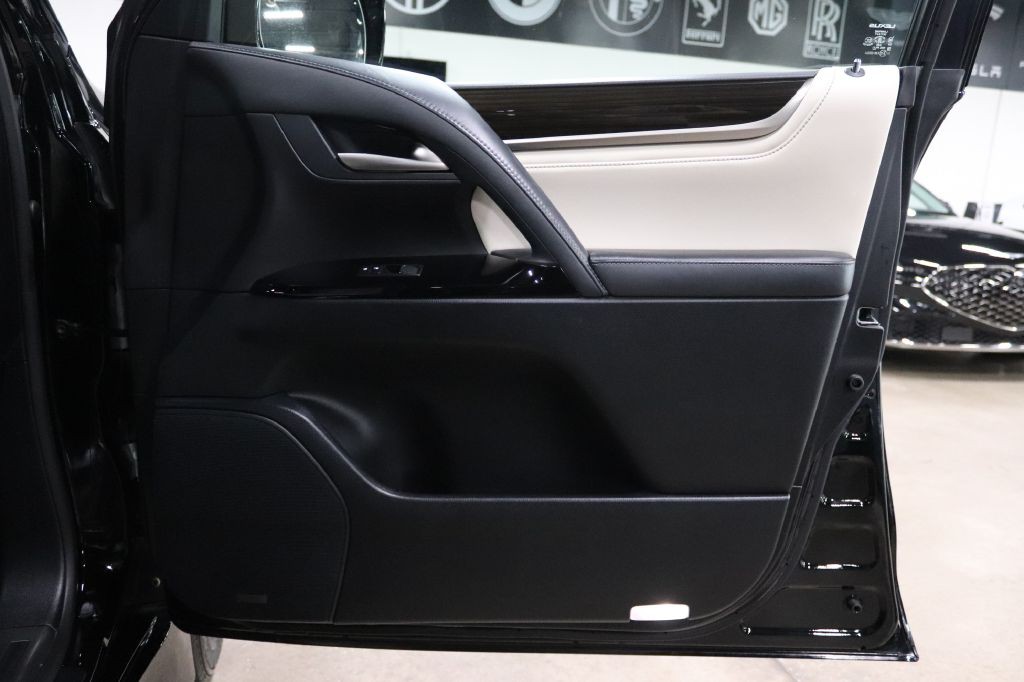 2019 Lexus LX Image 35