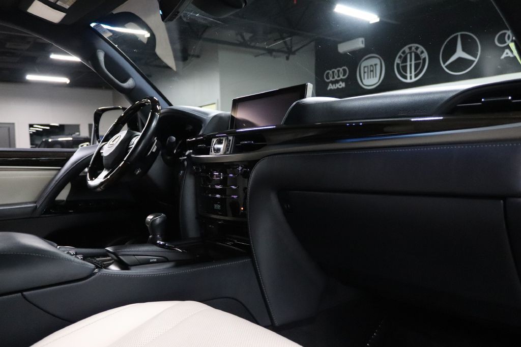 2019 Lexus LX Image 36