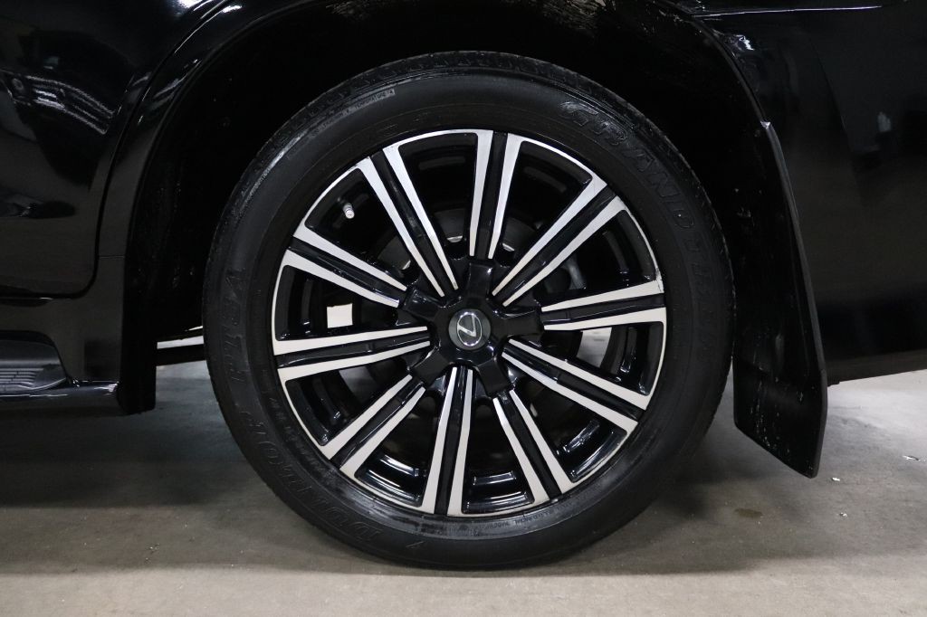 2019 Lexus LX Image 40