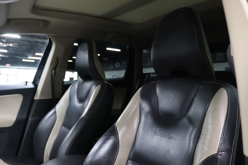 2011 Volvo XC60 Image 11