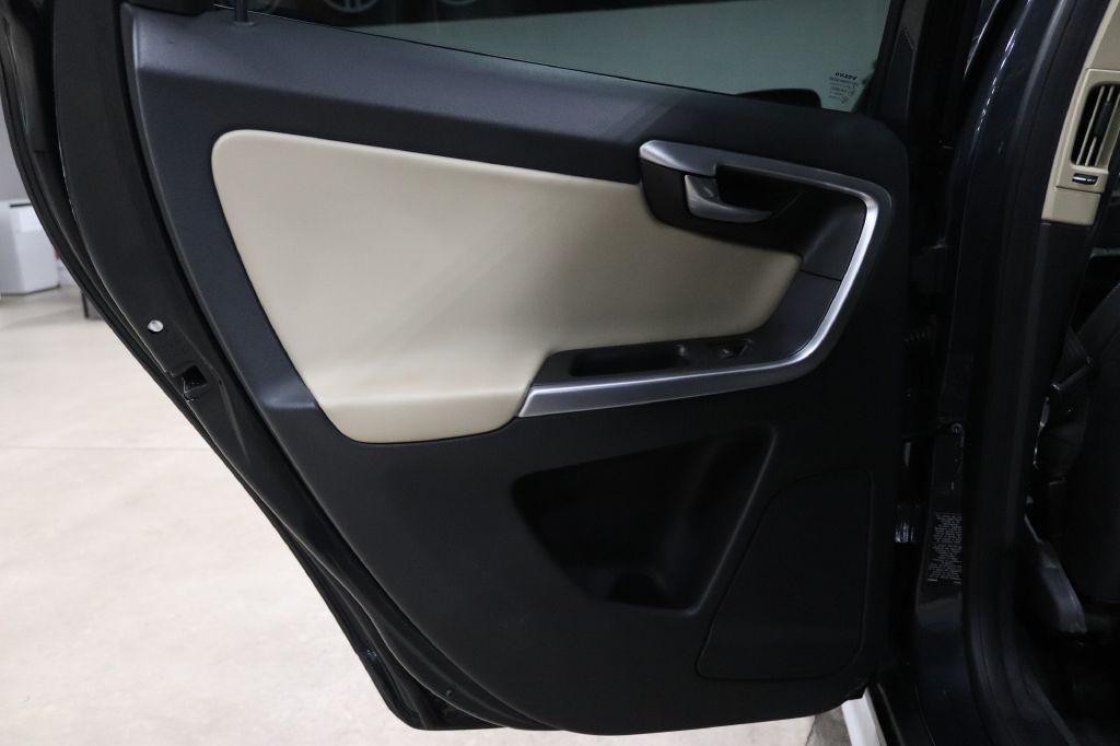 2011 Volvo XC60 Image 21
