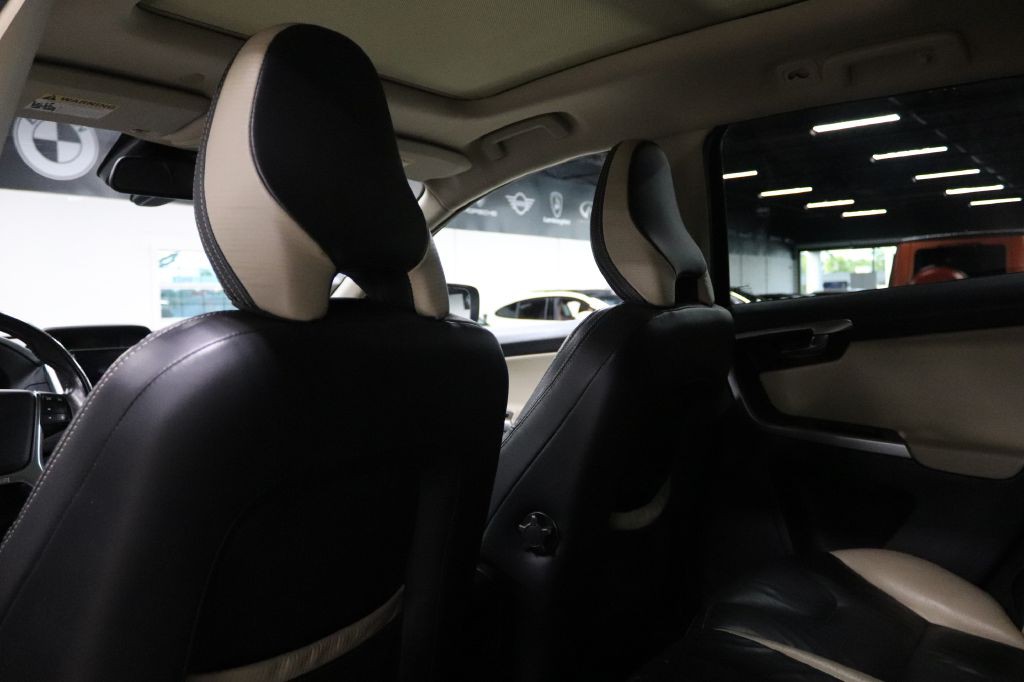2011 Volvo XC60 Image 22
