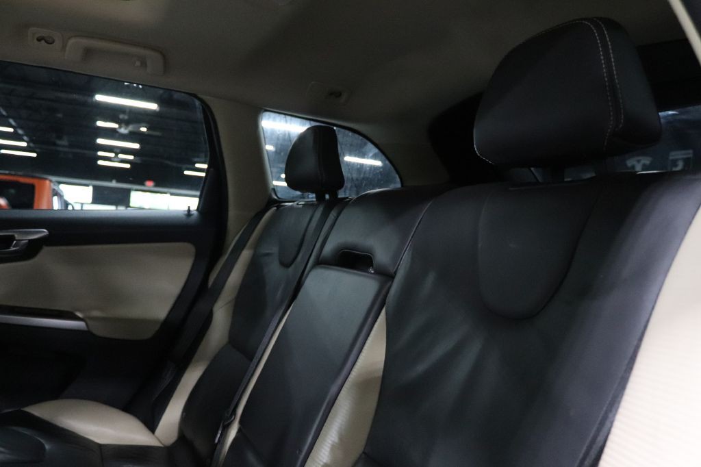 2011 Volvo XC60 Image 23