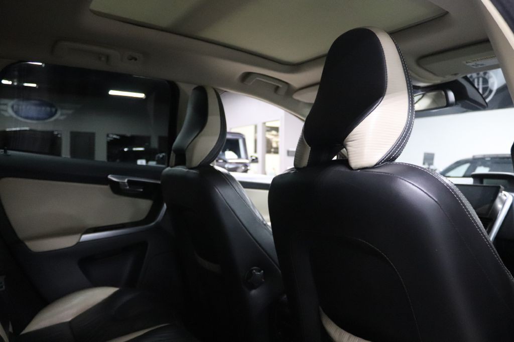 2011 Volvo XC60 Image 26