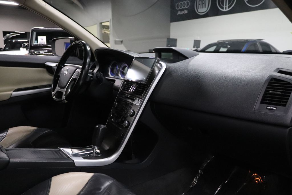 2011 Volvo XC60 Image 29