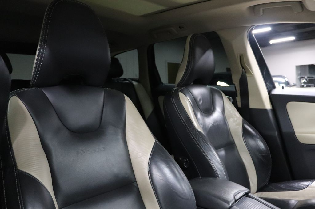2011 Volvo XC60 Image 30