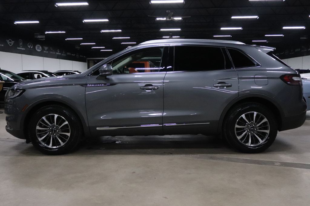2023 Lincoln Nautilus Image 2