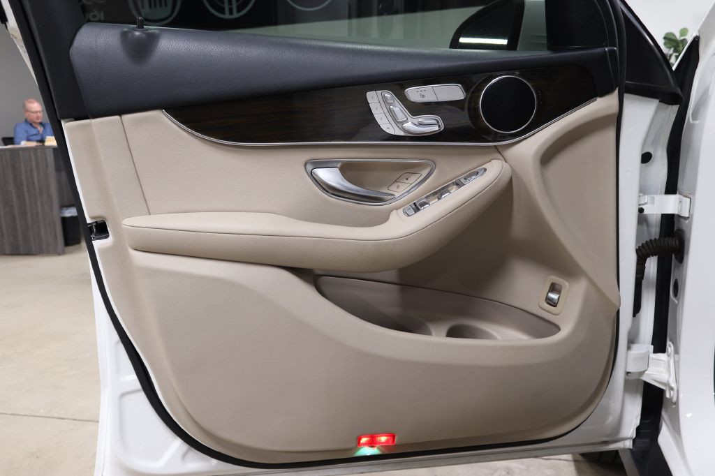 2016 Mercedes-Benz GLC-Class Image 9