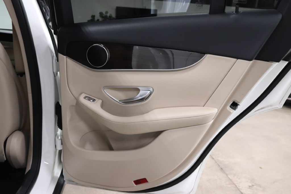 2016 Mercedes-Benz GLC-Class Image 18