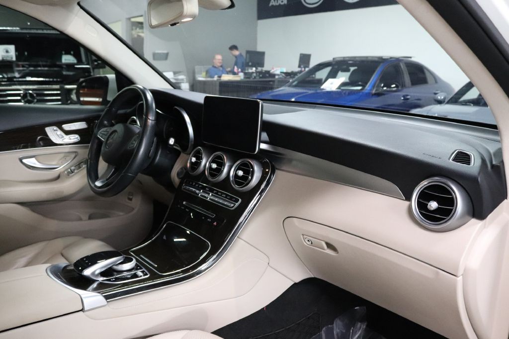 2016 Mercedes-Benz GLC-Class Image 25