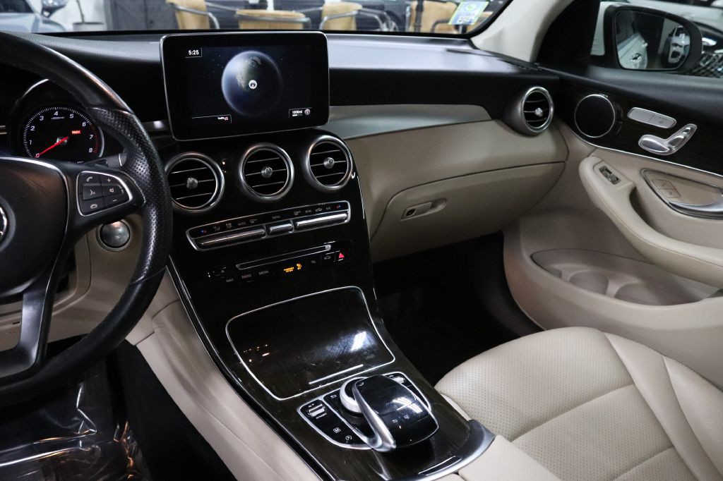 2016 Mercedes-Benz GLC-Class Image 30