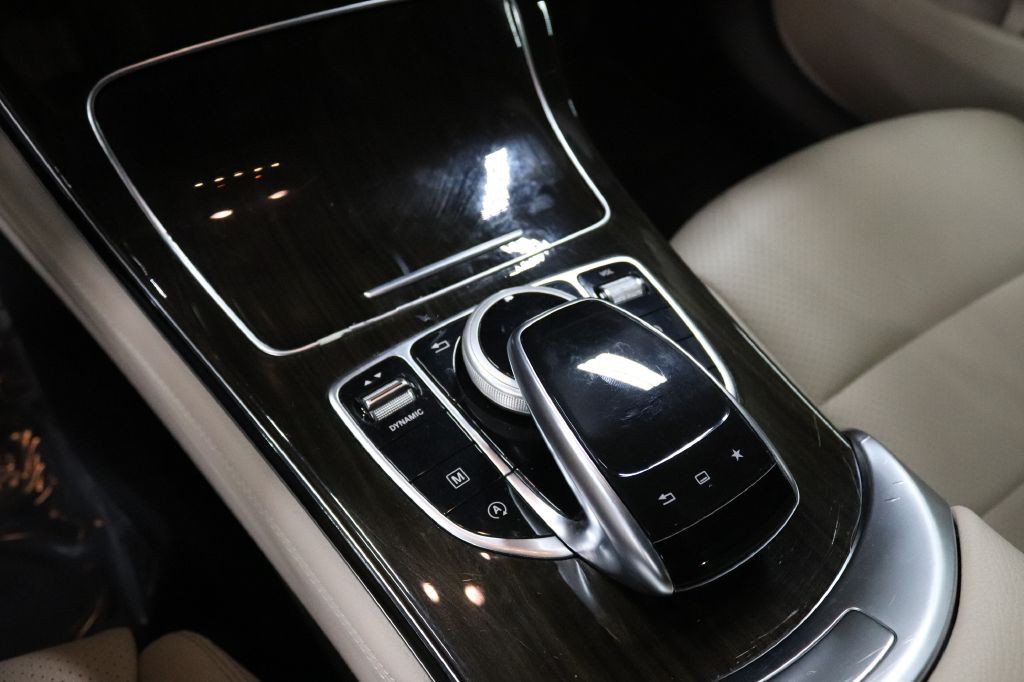 2016 Mercedes-Benz GLC-Class Image 31