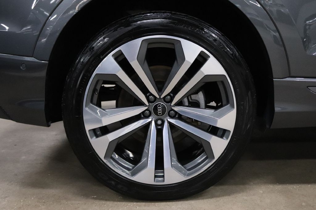 2021 Audi Q8 Image 40