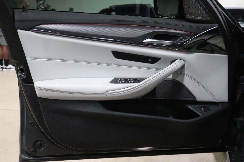 2022 BMW M5 Image 9