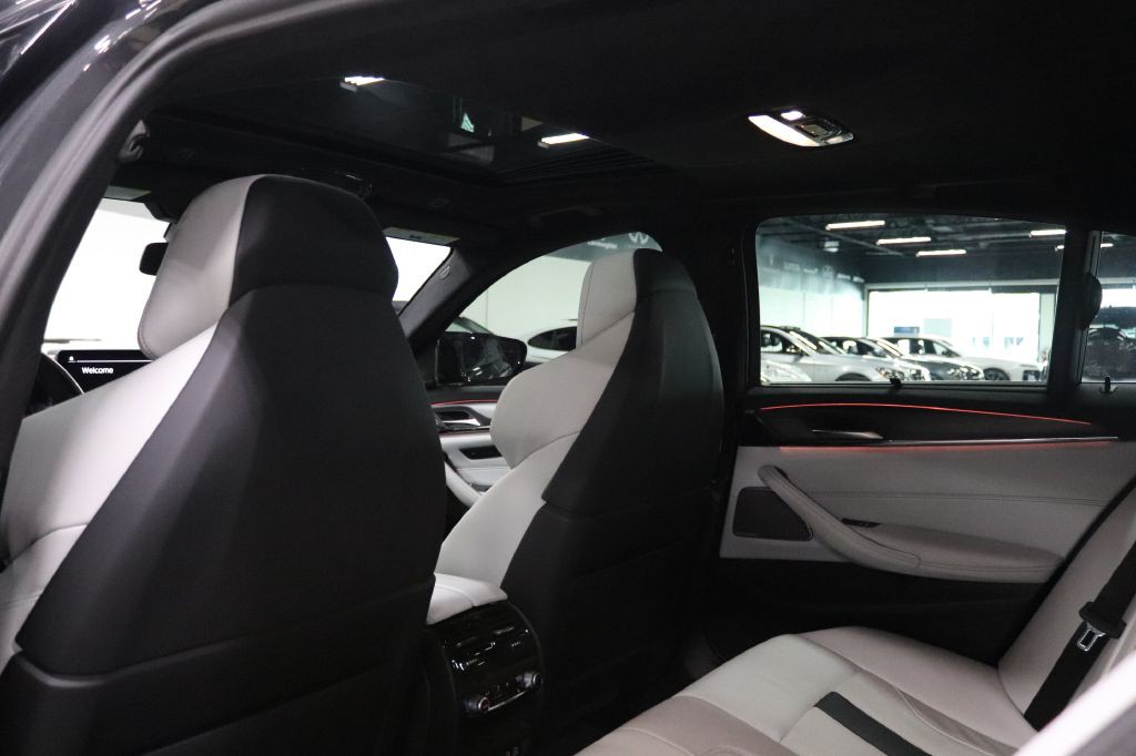 2022 BMW M5 Image 16