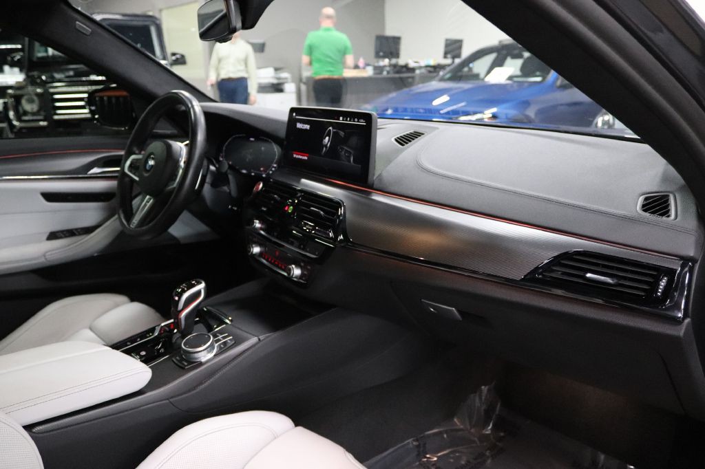 2022 BMW M5 Image 25
