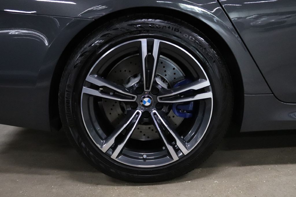 2022 BMW M5 Image 40