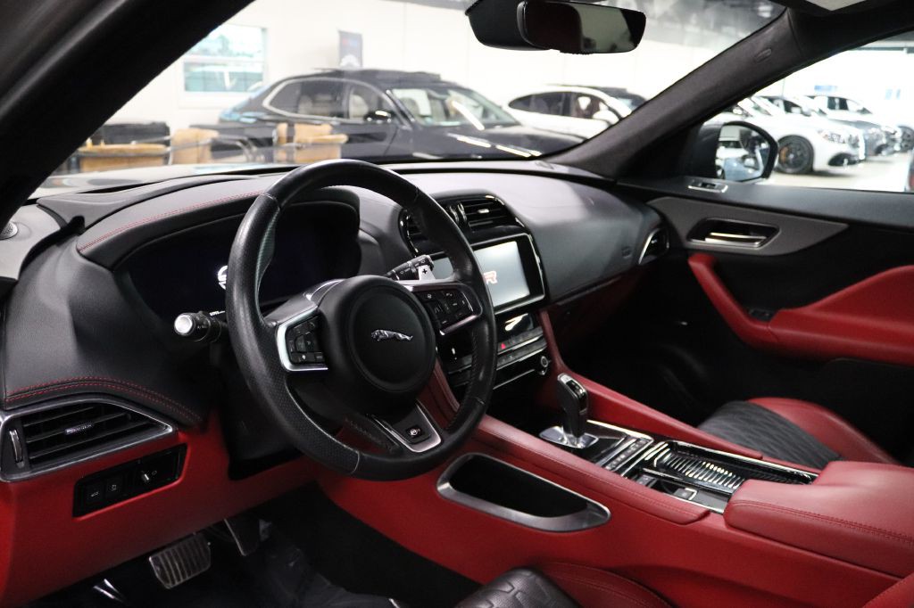 2020 Jaguar F-PACE Image 12