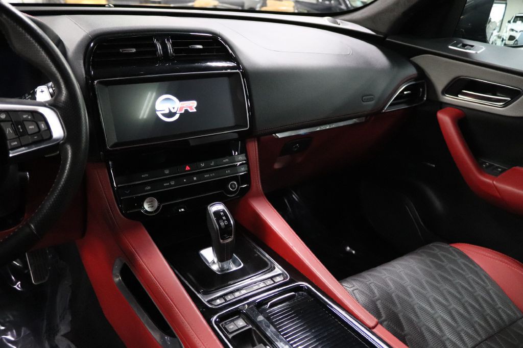 2020 Jaguar F-PACE Image 30