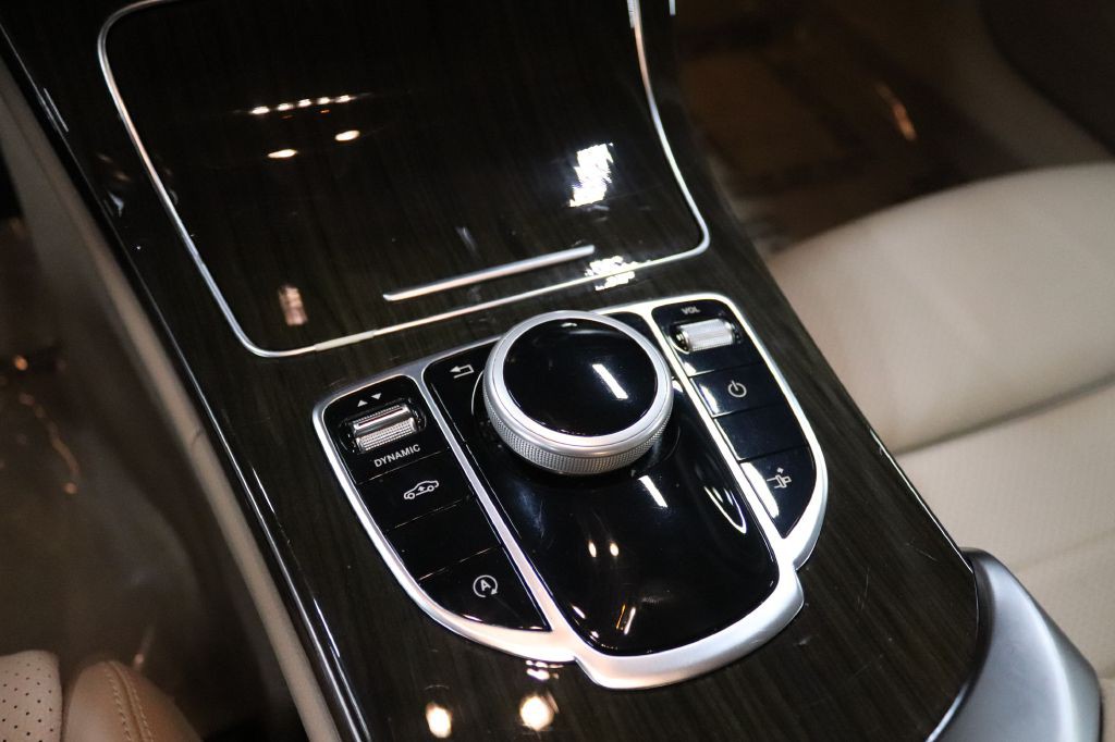 2017 Mercedes-Benz C-Class Image 24