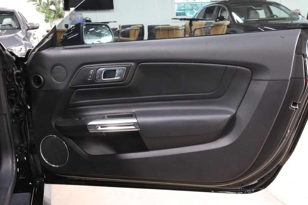 2019 Ford Mustang Image 16