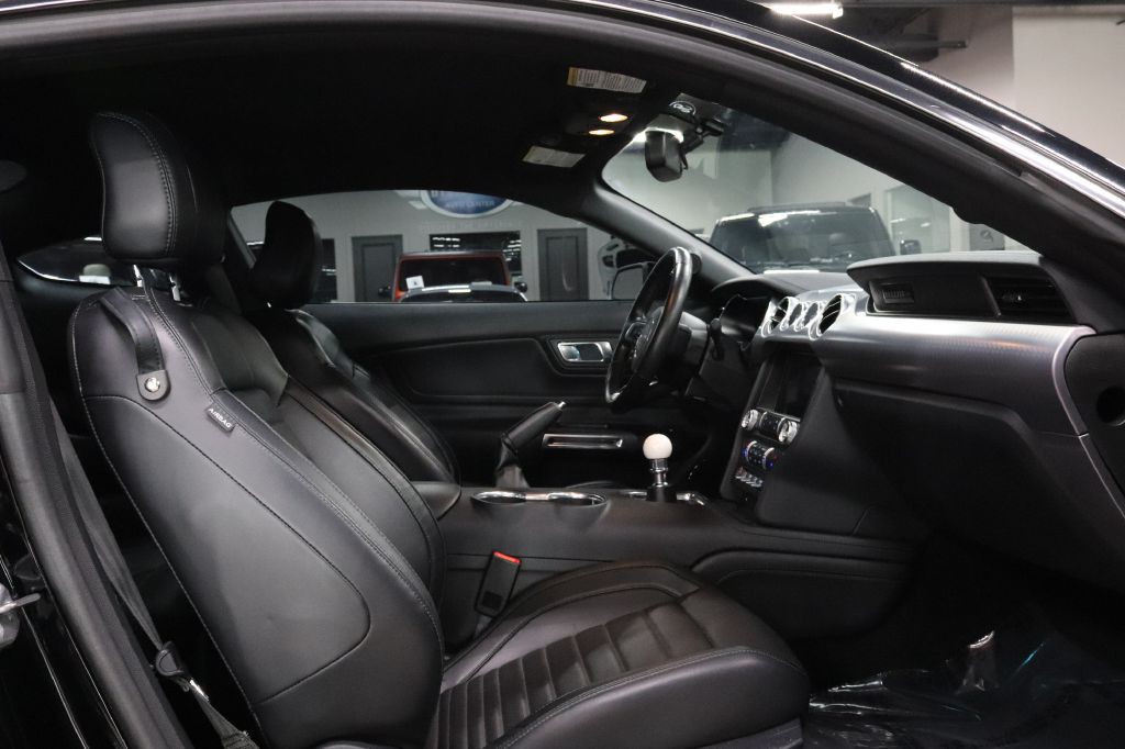 2019 Ford Mustang Image 17
