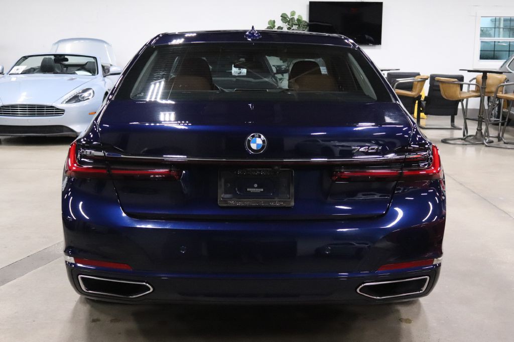 2021 BMW 7 Series Image 3