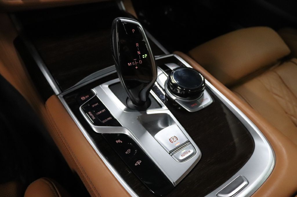 2021 BMW 7 Series Image 30