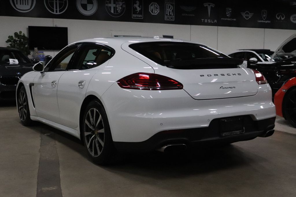 2016 Porsche Panamera Image 3