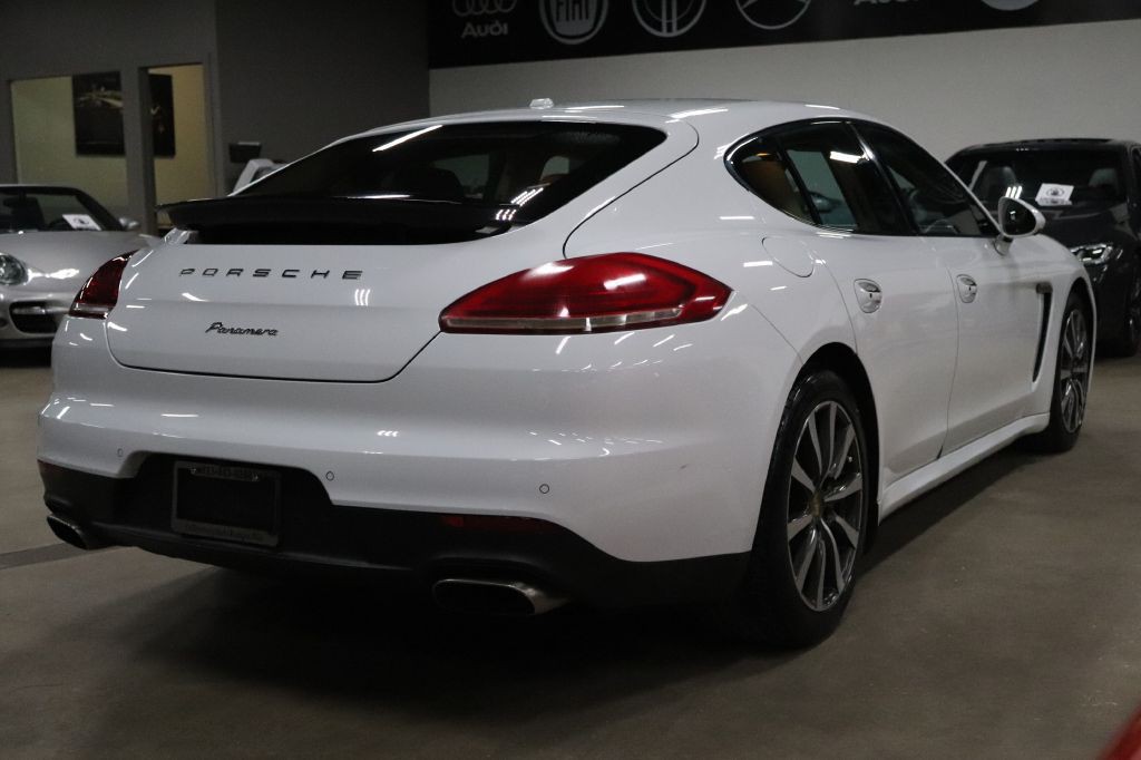 2016 Porsche Panamera Image 5