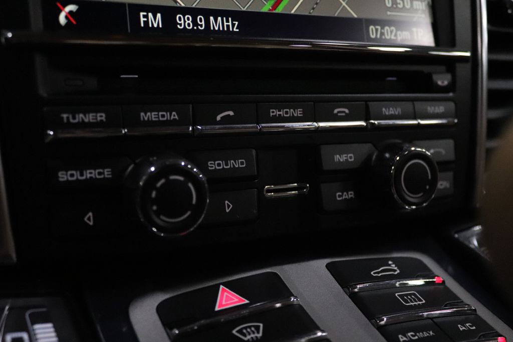 2016 Porsche Panamera Image 15