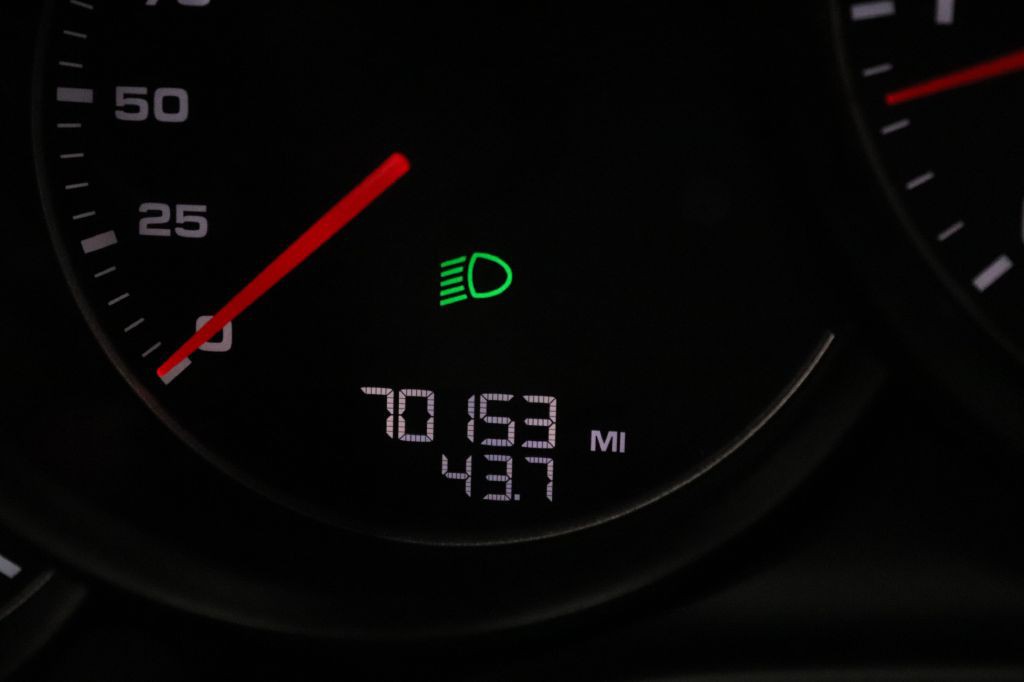 2016 Porsche Panamera Image 18