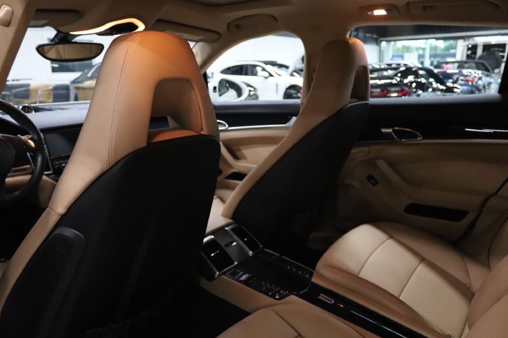 2016 Porsche Panamera Image 20