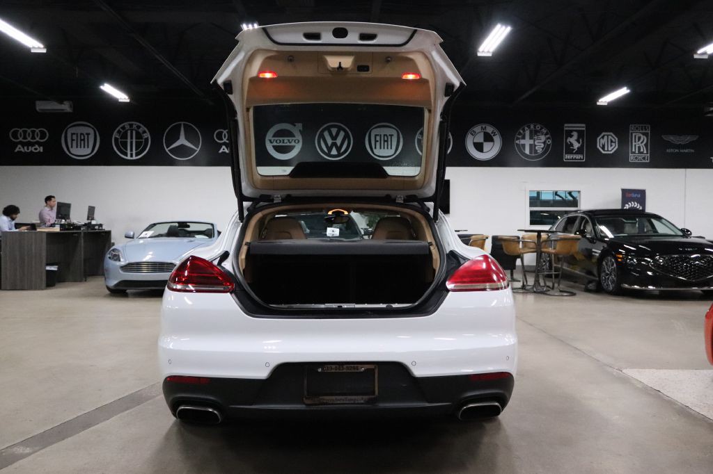 2016 Porsche Panamera Image 23