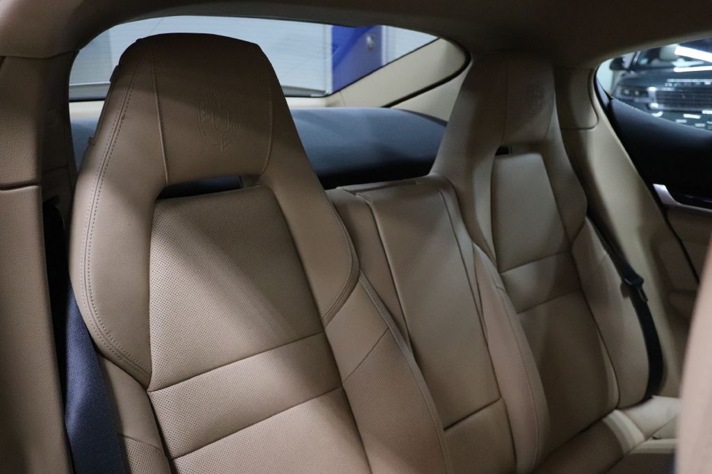 2016 Porsche Panamera Image 27