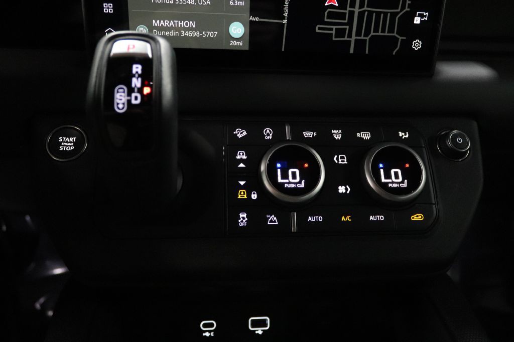 2024 Land Rover Defender Image 15