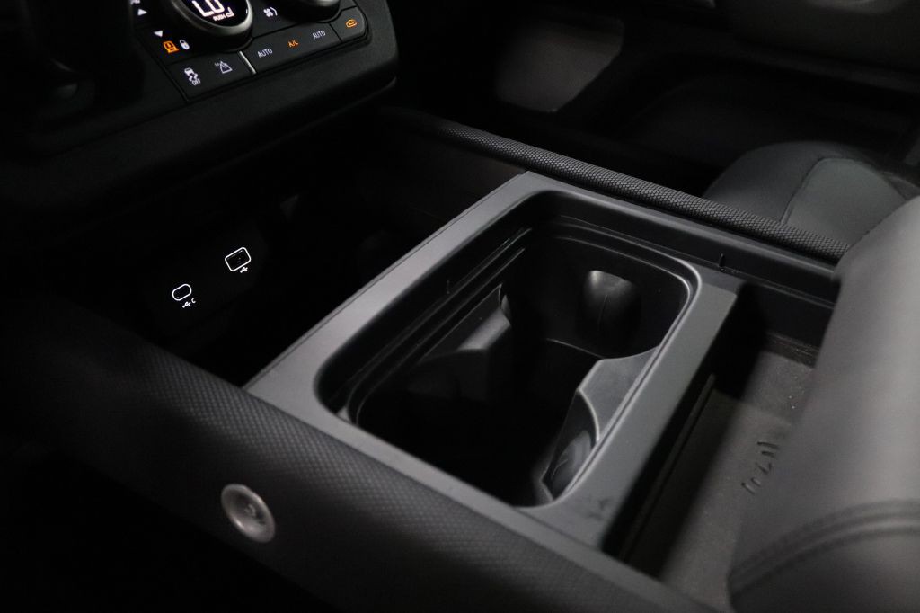 2024 Land Rover Defender Image 16
