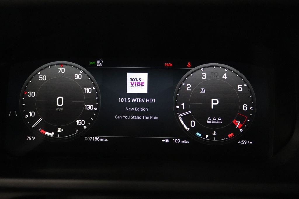 2024 Land Rover Defender Image 17