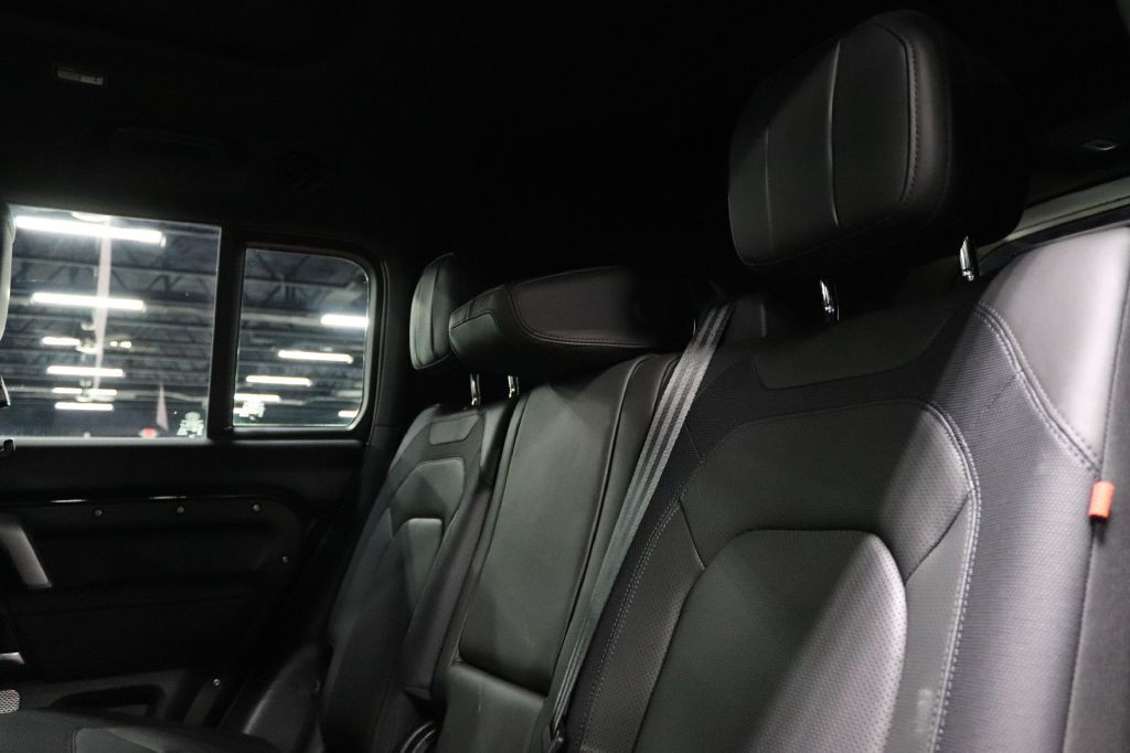 2024 Land Rover Defender Image 21