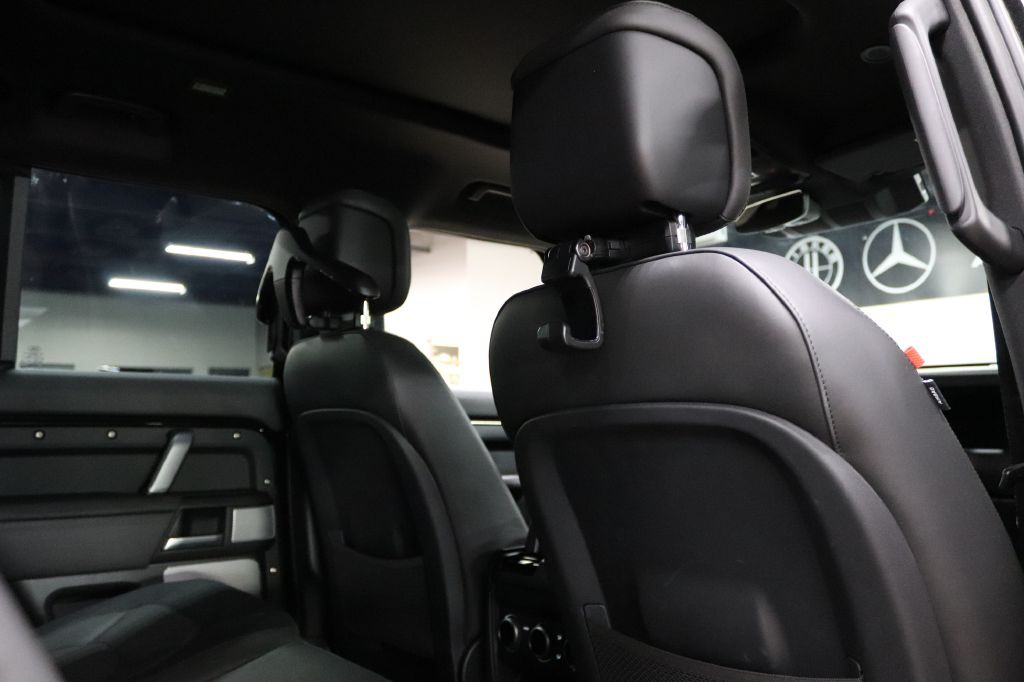 2024 Land Rover Defender Image 25
