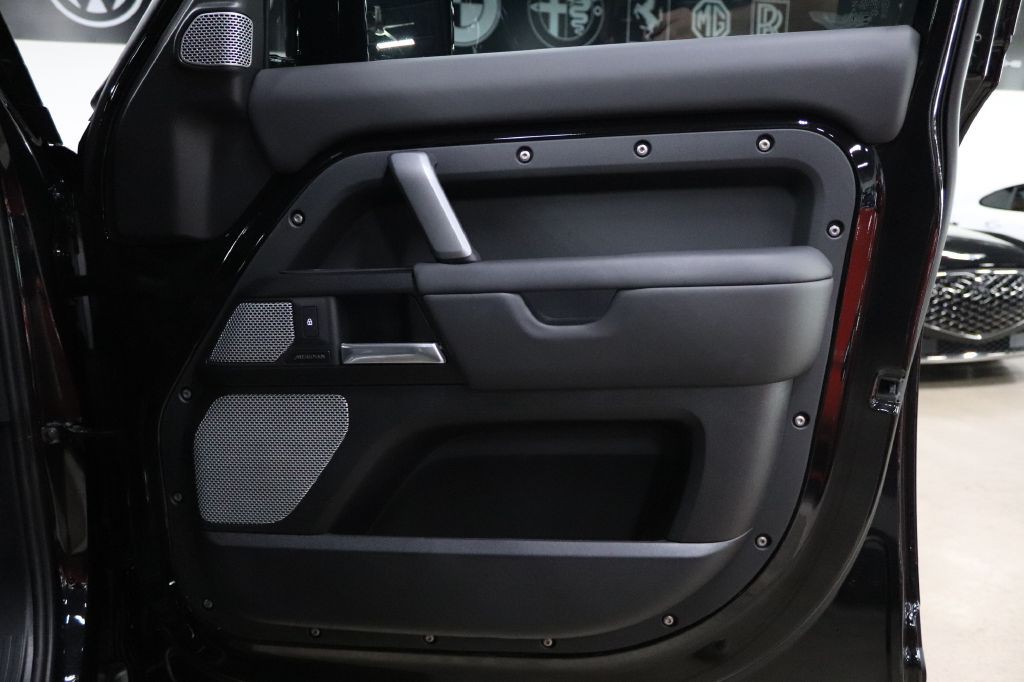 2024 Land Rover Defender Image 27