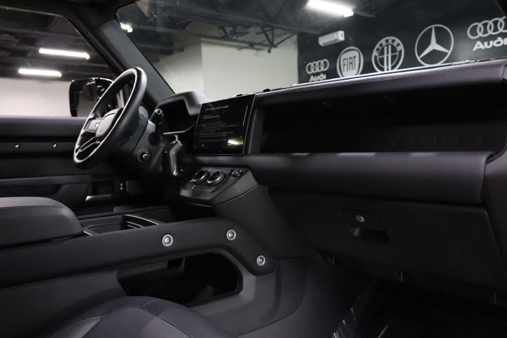 2024 Land Rover Defender Image 28