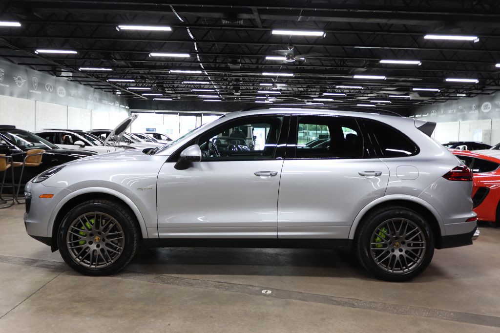 2017 Porsche Cayenne Image 2