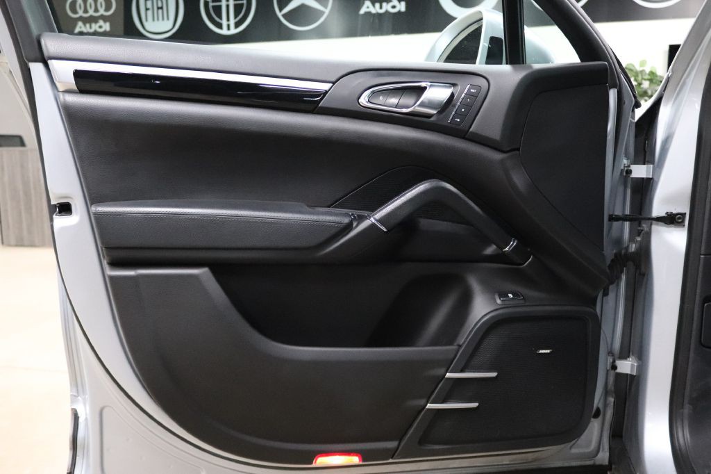 2017 Porsche Cayenne Image 9